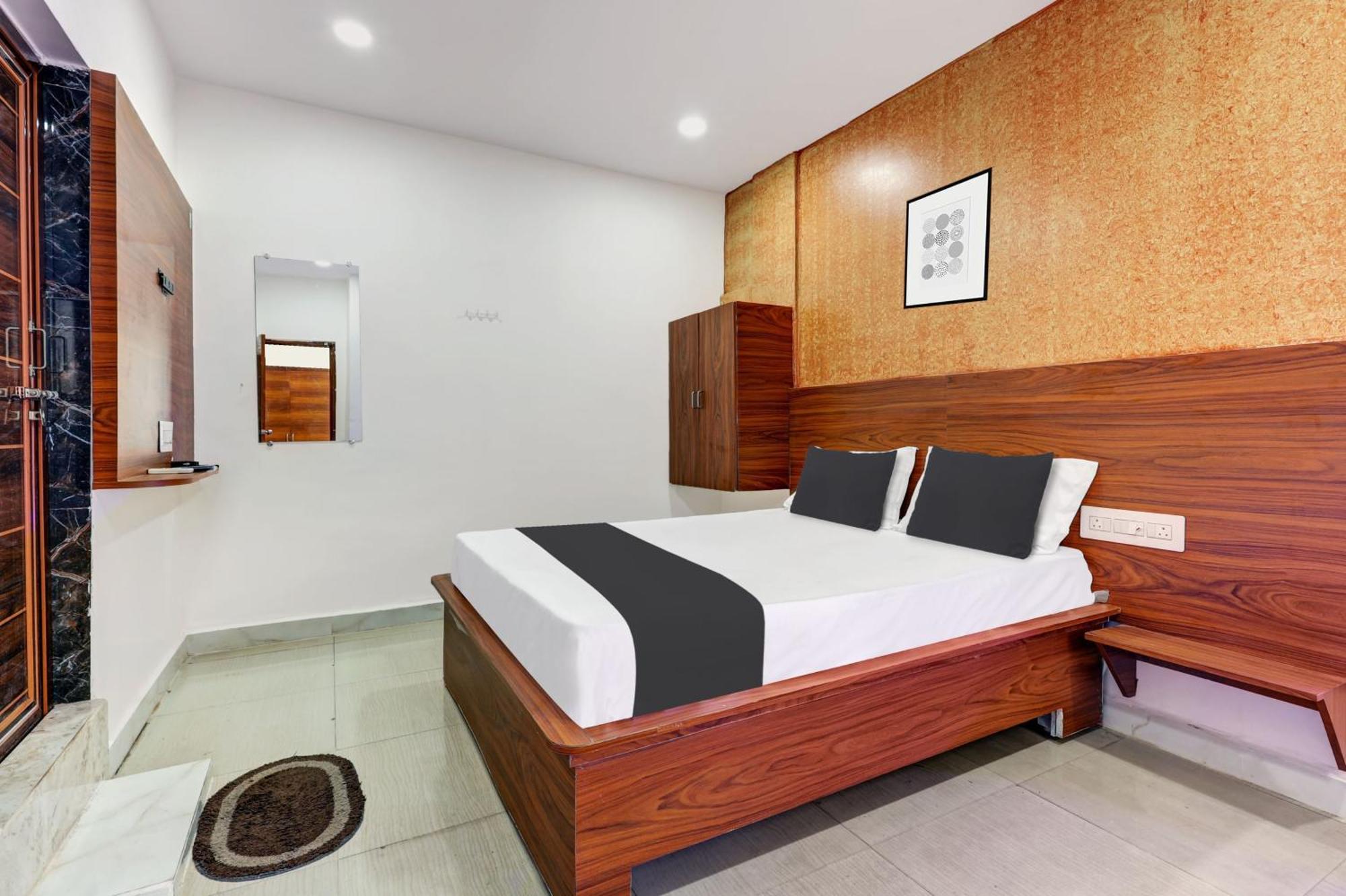 Hotel O Gangothri Lodge Visakhapatnam Esterno foto