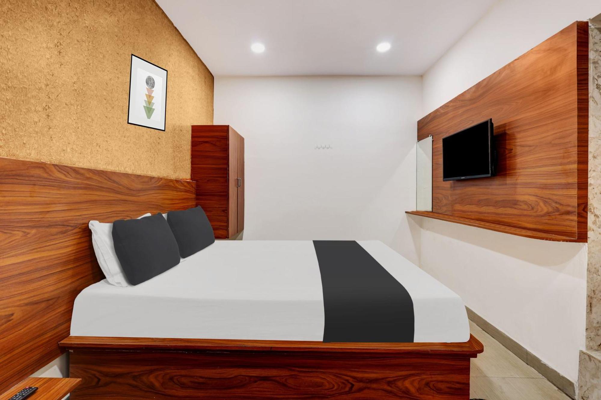 Hotel O Gangothri Lodge Visakhapatnam Esterno foto
