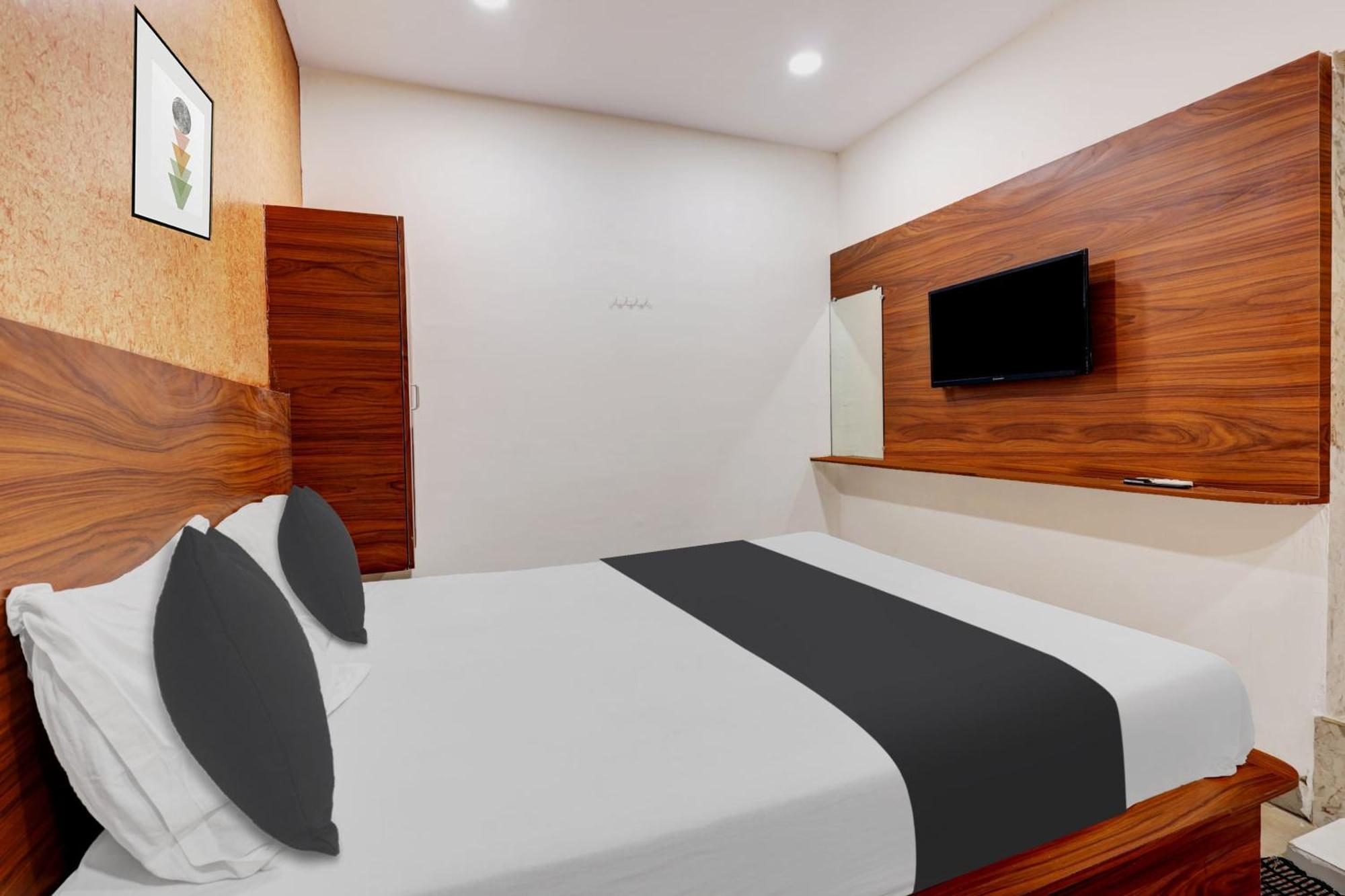 Hotel O Gangothri Lodge Visakhapatnam Esterno foto