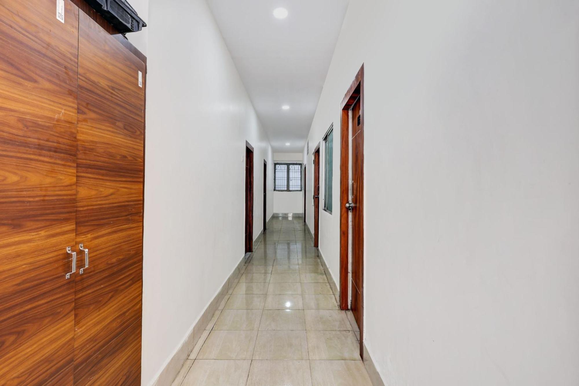 Hotel O Gangothri Lodge Visakhapatnam Esterno foto