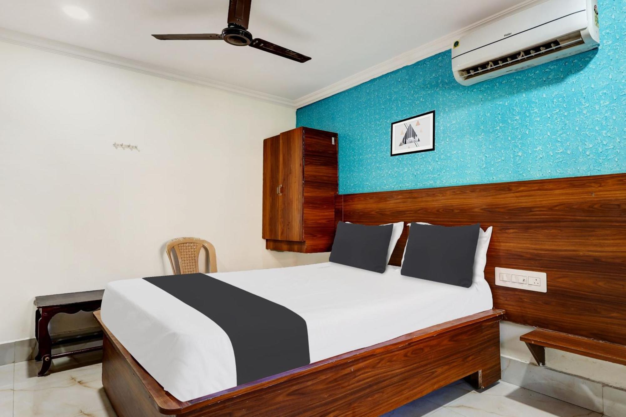 Hotel O Gangothri Lodge Visakhapatnam Esterno foto